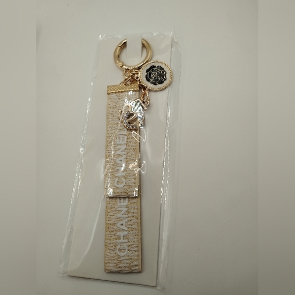 CHANEL Gold and Cream Keychain Holder Brand New In Original Packaging - Picture 2 of 5